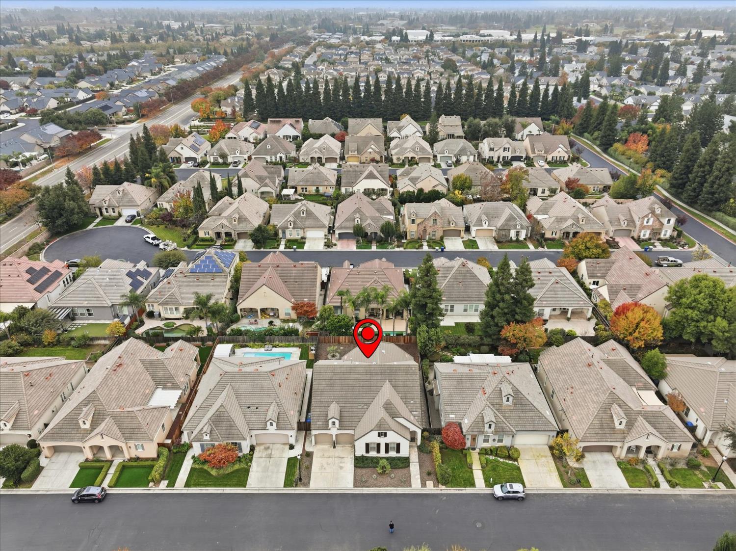 54 W Everglade Ave, Clovis, CA 93619