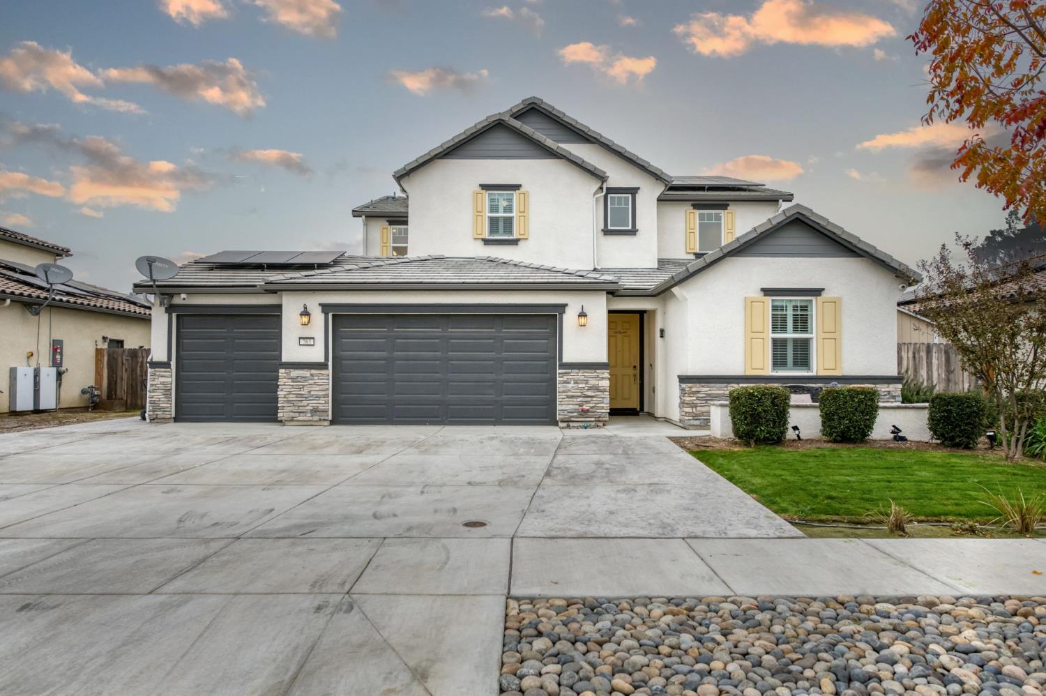 763 Howard St, Kingsburg, CA 93631