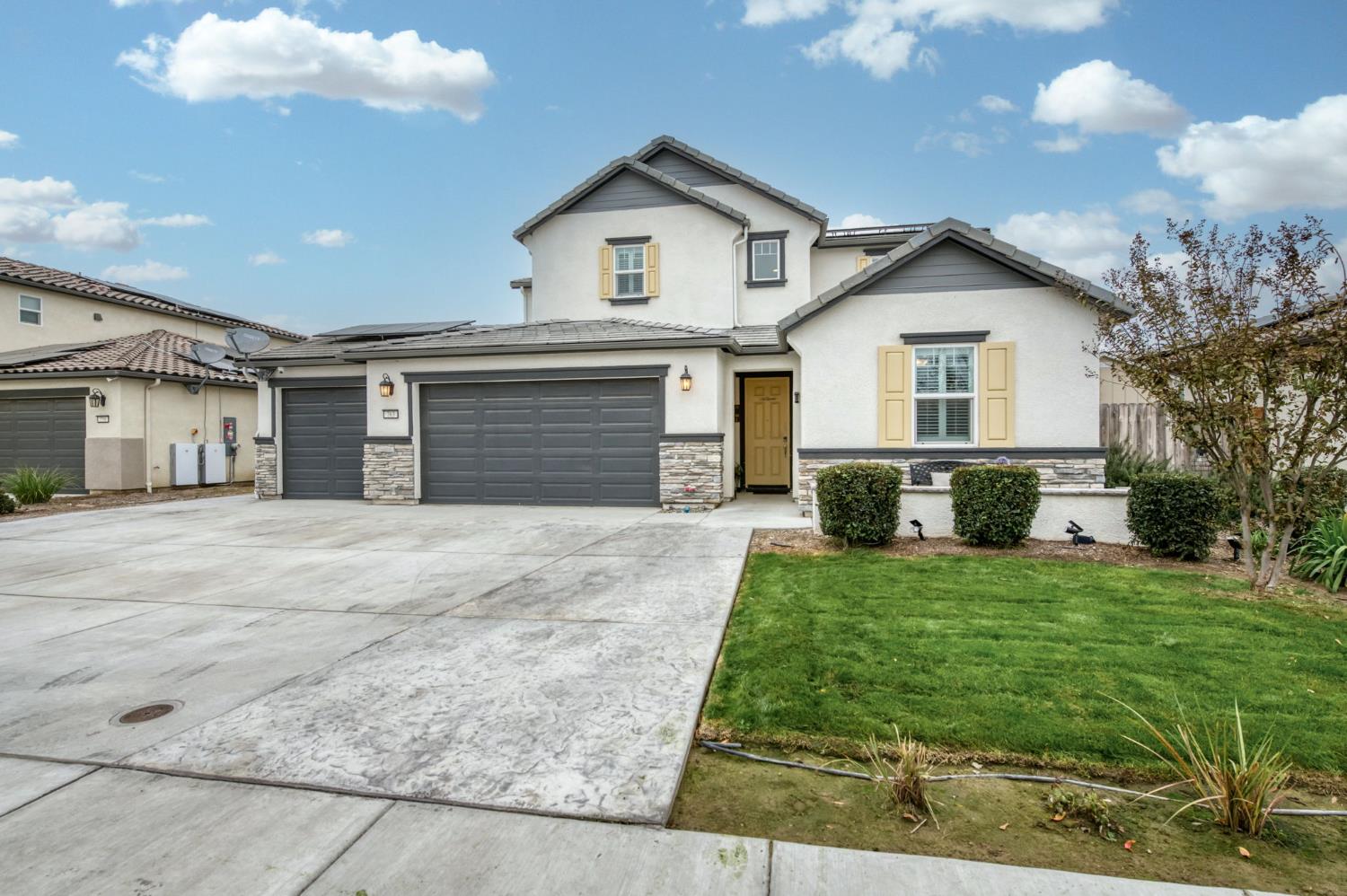 763 Howard St, Kingsburg, CA 93631