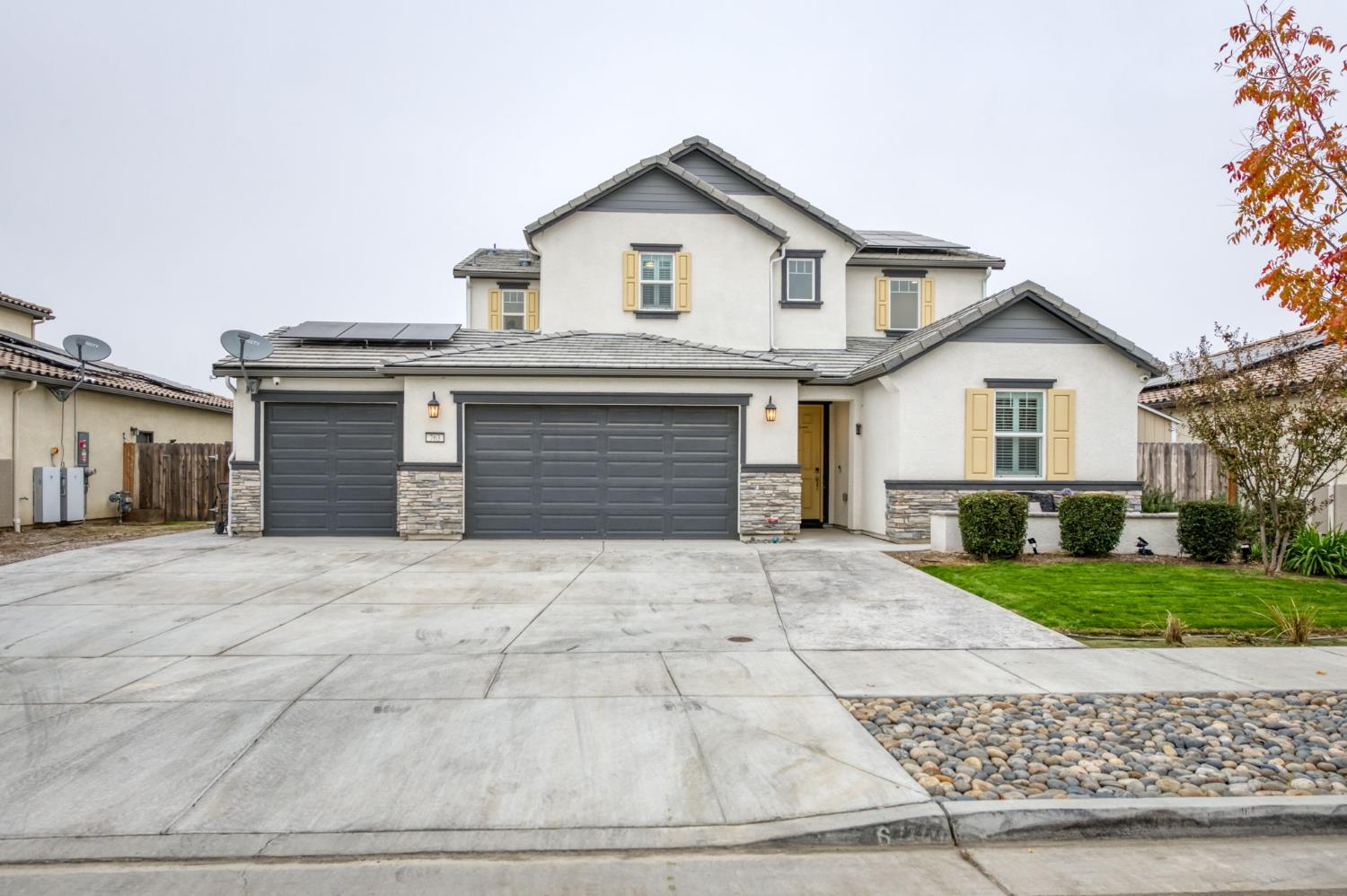 763 Howard St, Kingsburg, CA 93631