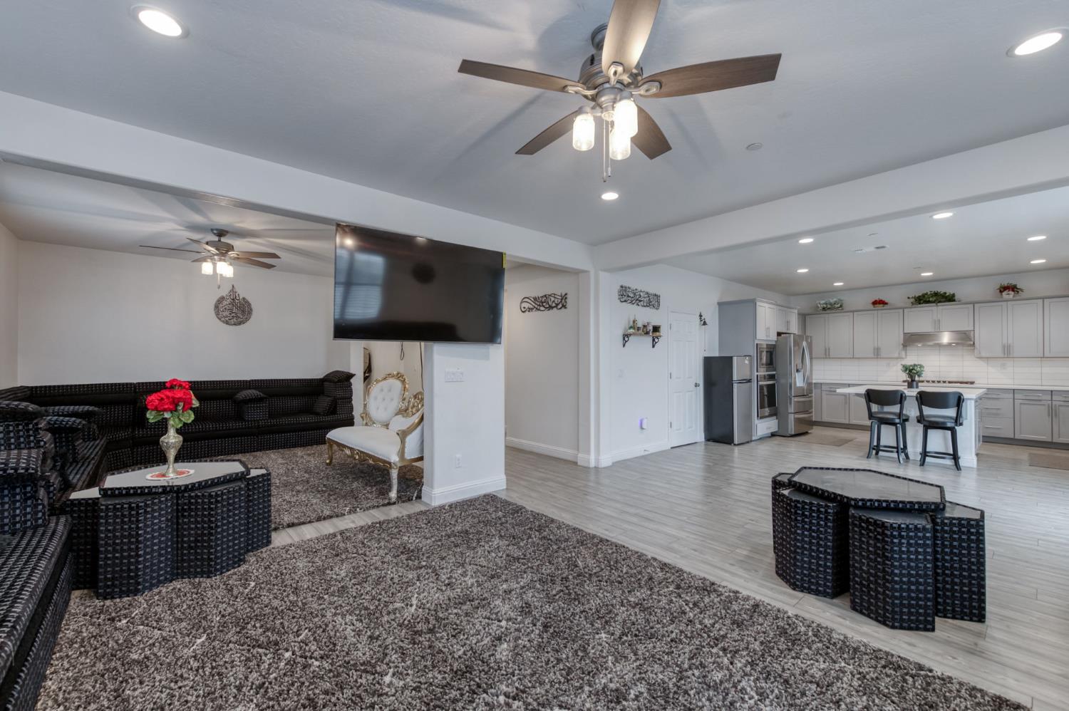 763 Howard St, Kingsburg, CA 93631