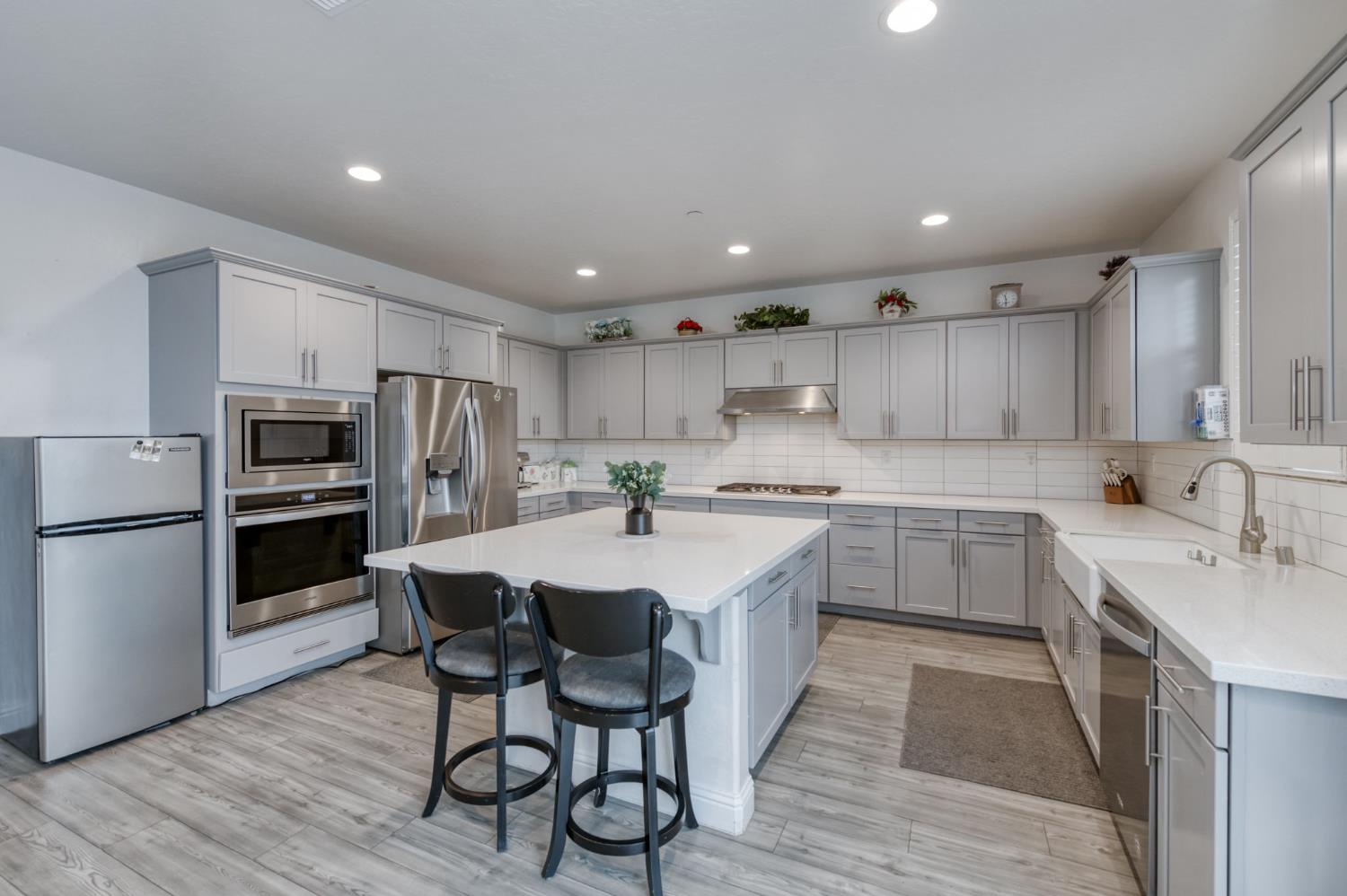 763 Howard St, Kingsburg, CA 93631