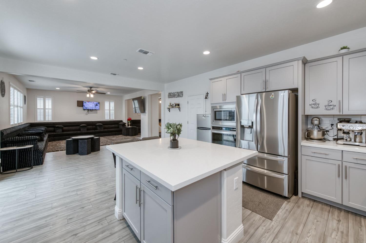 763 Howard St, Kingsburg, CA 93631