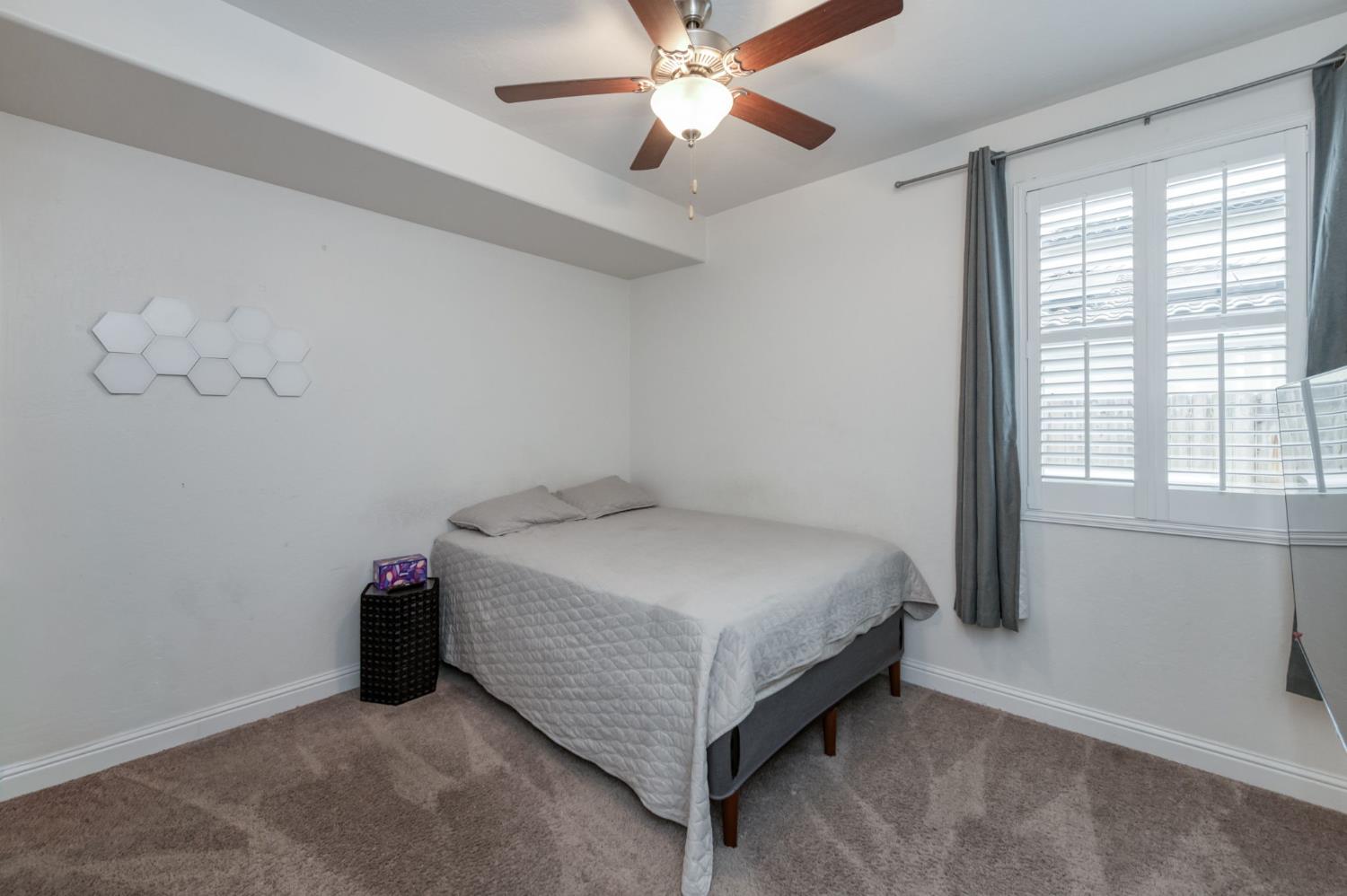 763 Howard St, Kingsburg, CA 93631