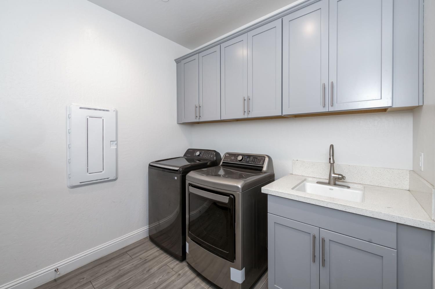 763 Howard St, Kingsburg, CA 93631