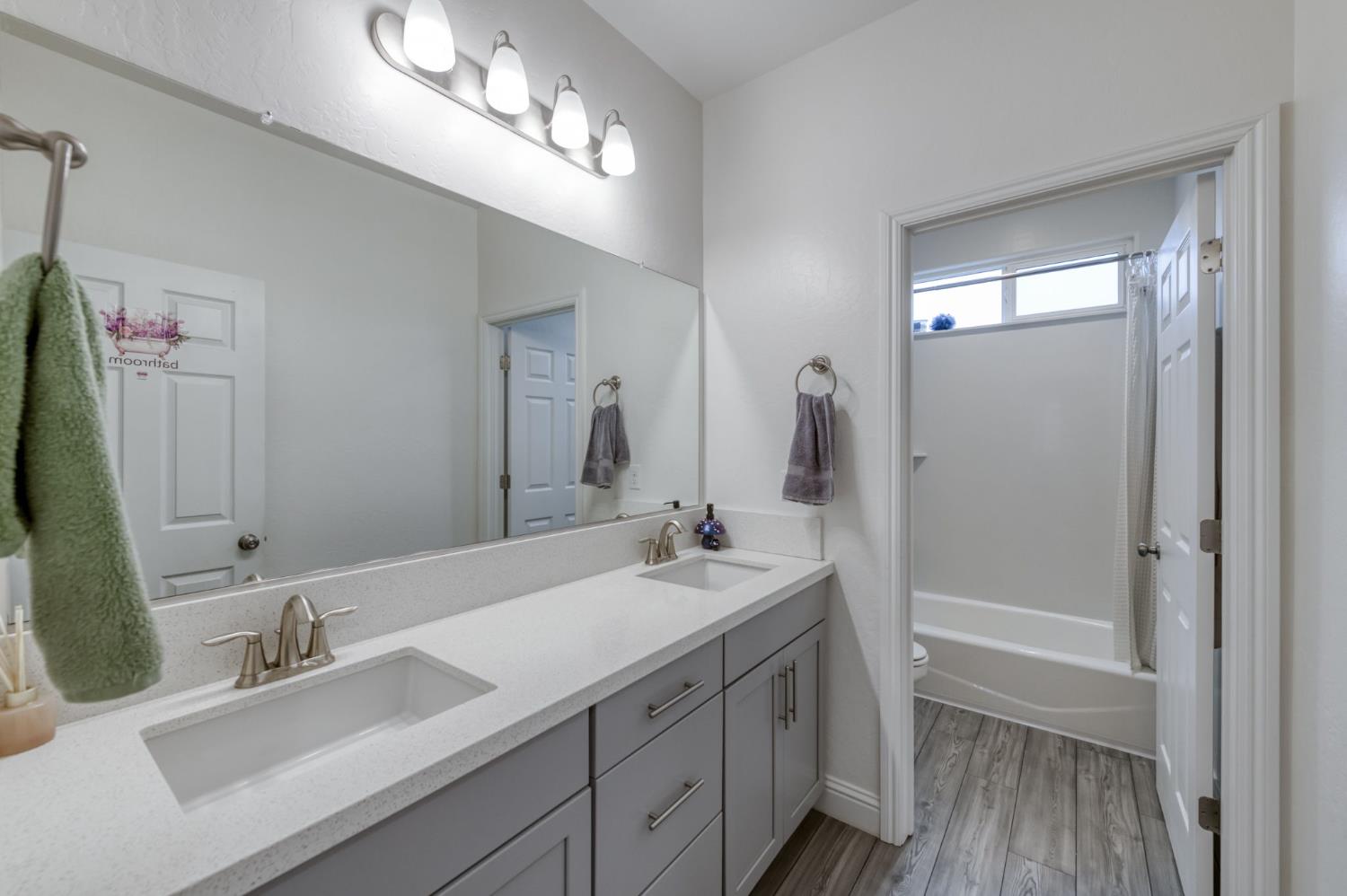 763 Howard St, Kingsburg, CA 93631