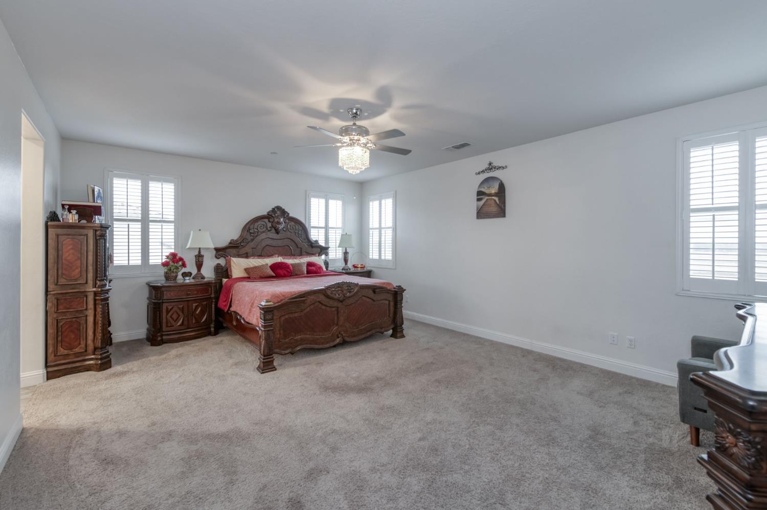 763 Howard St, Kingsburg, CA 93631