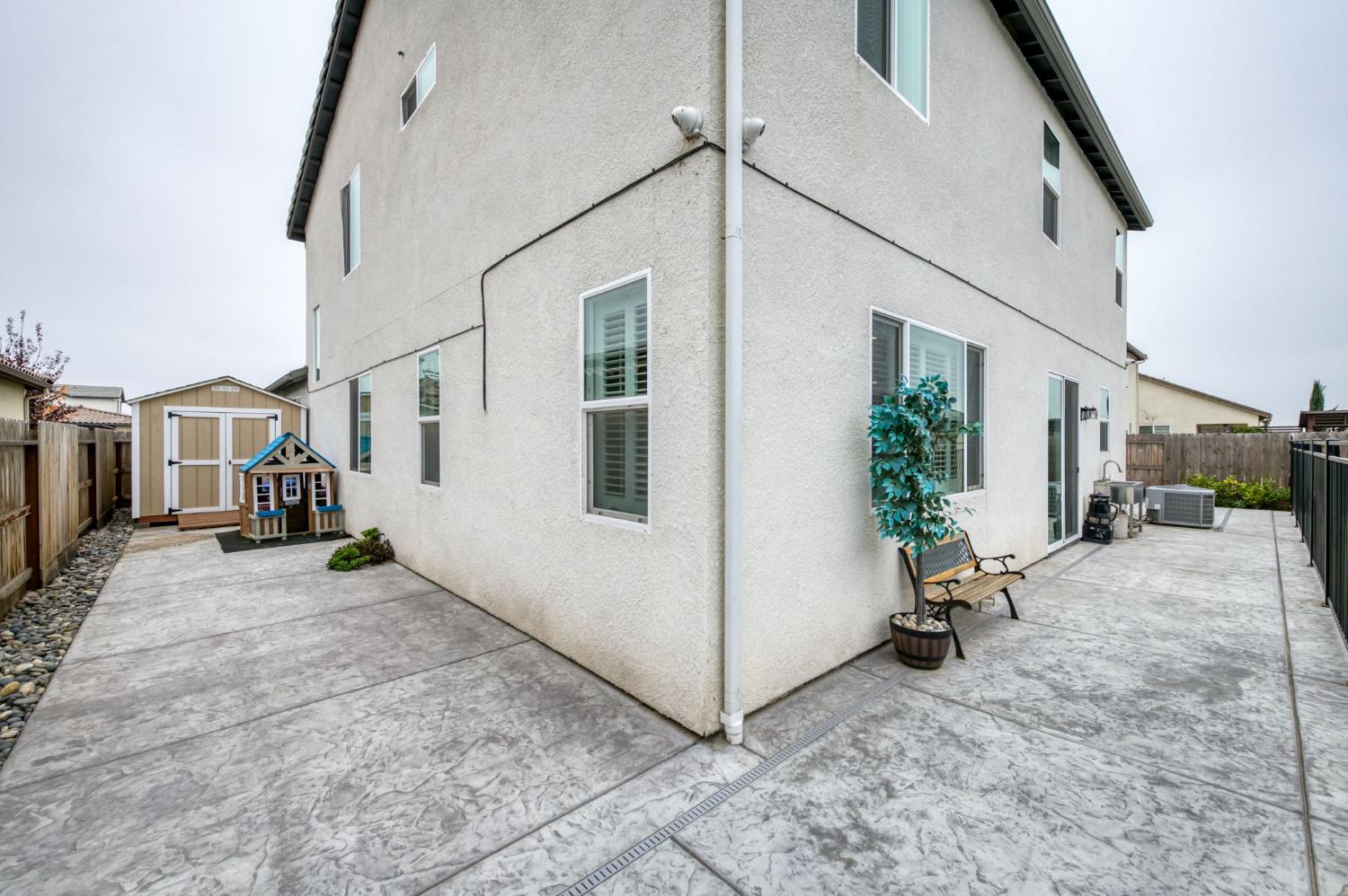 763 Howard St, Kingsburg, CA 93631