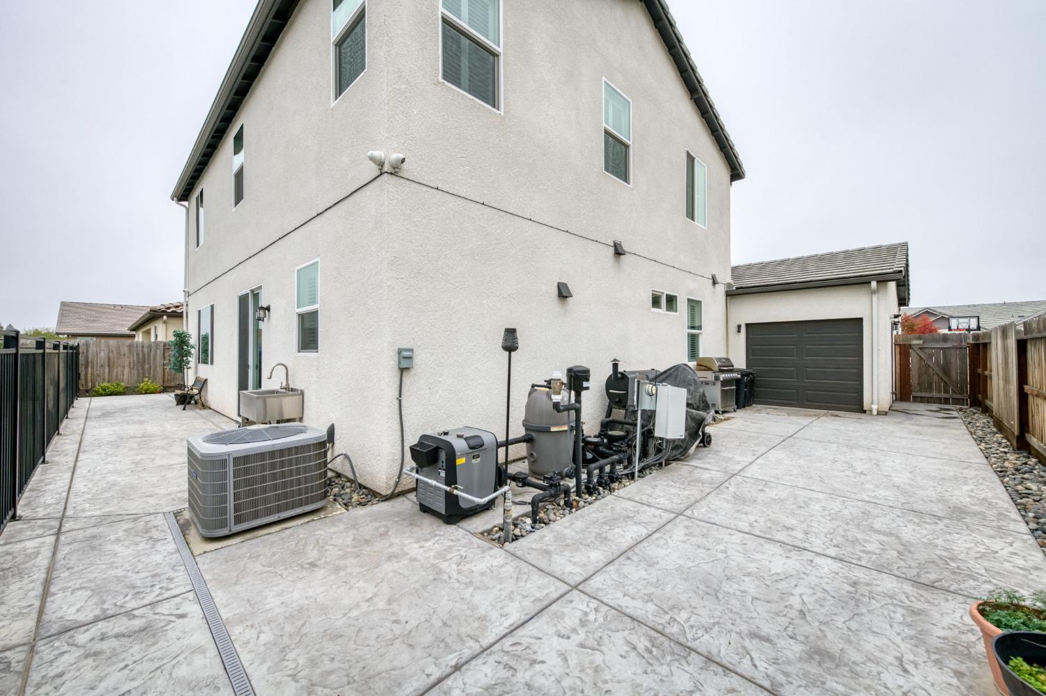 763 Howard St, Kingsburg, CA 93631
