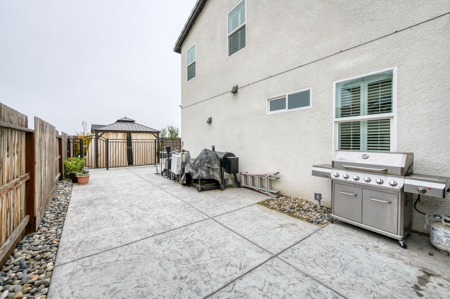 763 Howard St, Kingsburg, CA 93631