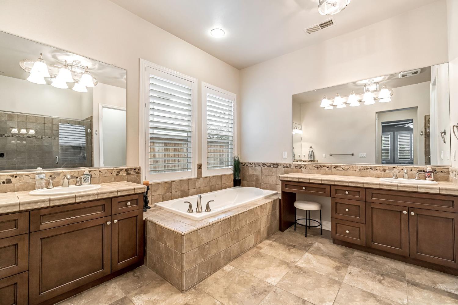 4199 N Quail Xing, Clovis, CA 93619