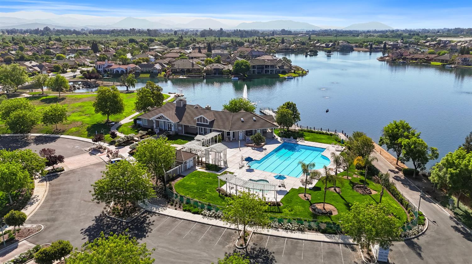 4199 N Quail Xing, Clovis, CA 93619