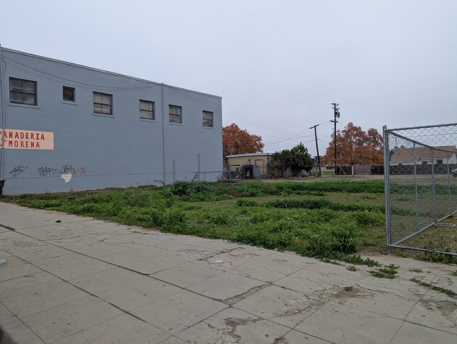 720 L St, Sanger, CA 93657