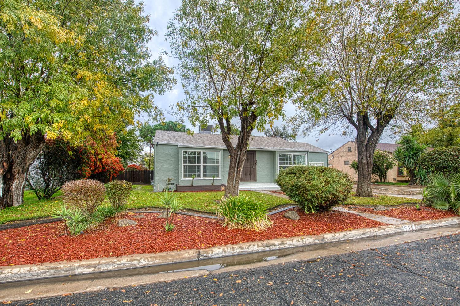 517 Rotan Ave, Madera, CA 93637