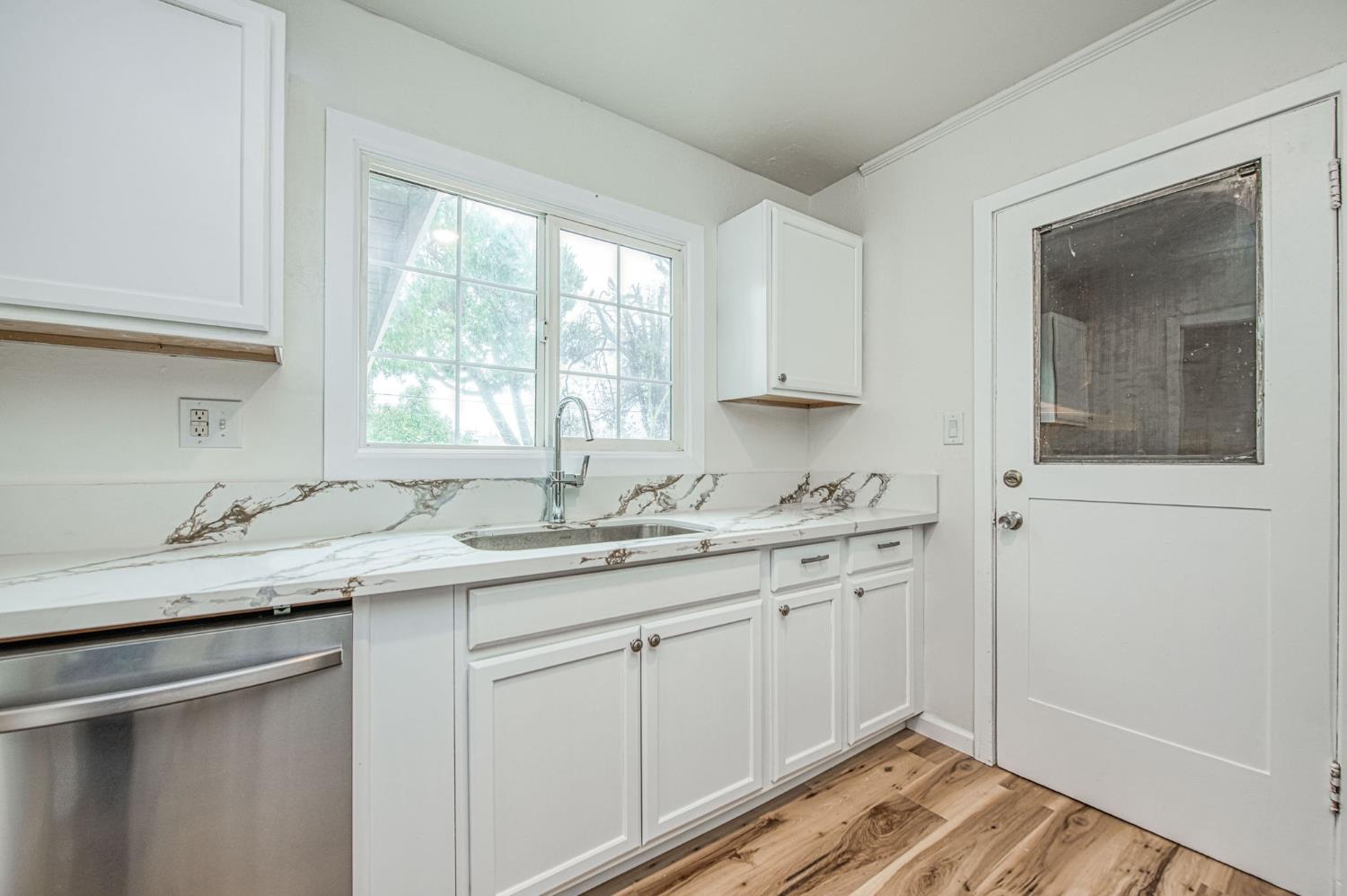 517 Rotan Ave, Madera, CA 93637