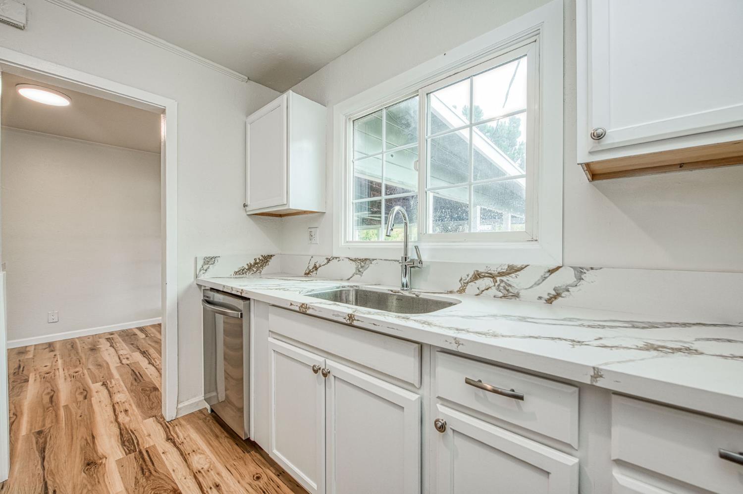 517 Rotan Ave, Madera, CA 93637