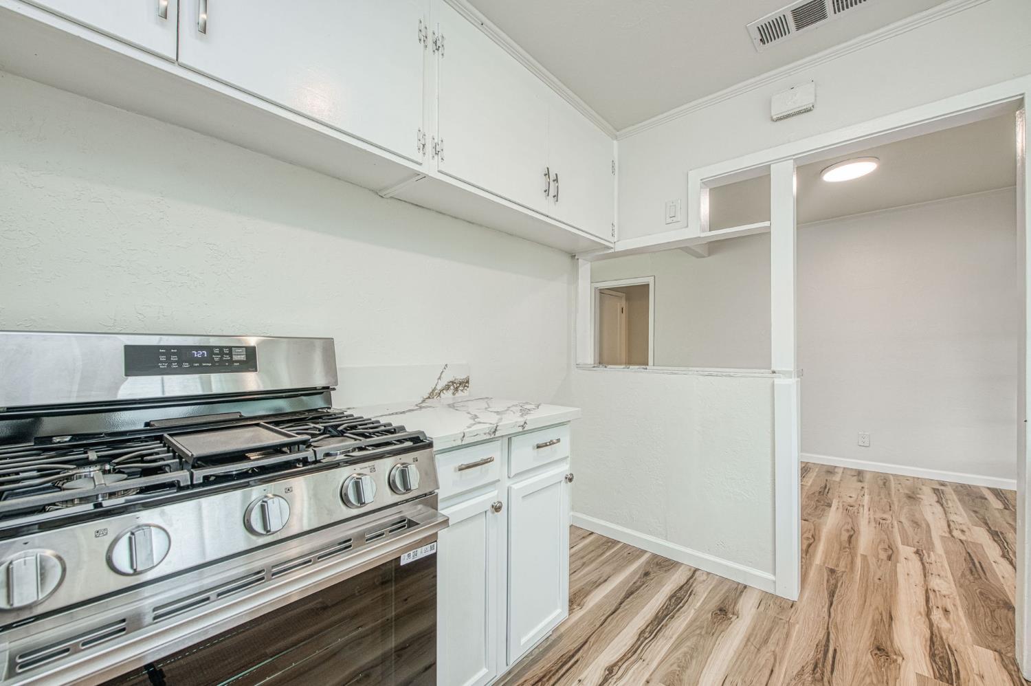 517 Rotan Ave, Madera, CA 93637