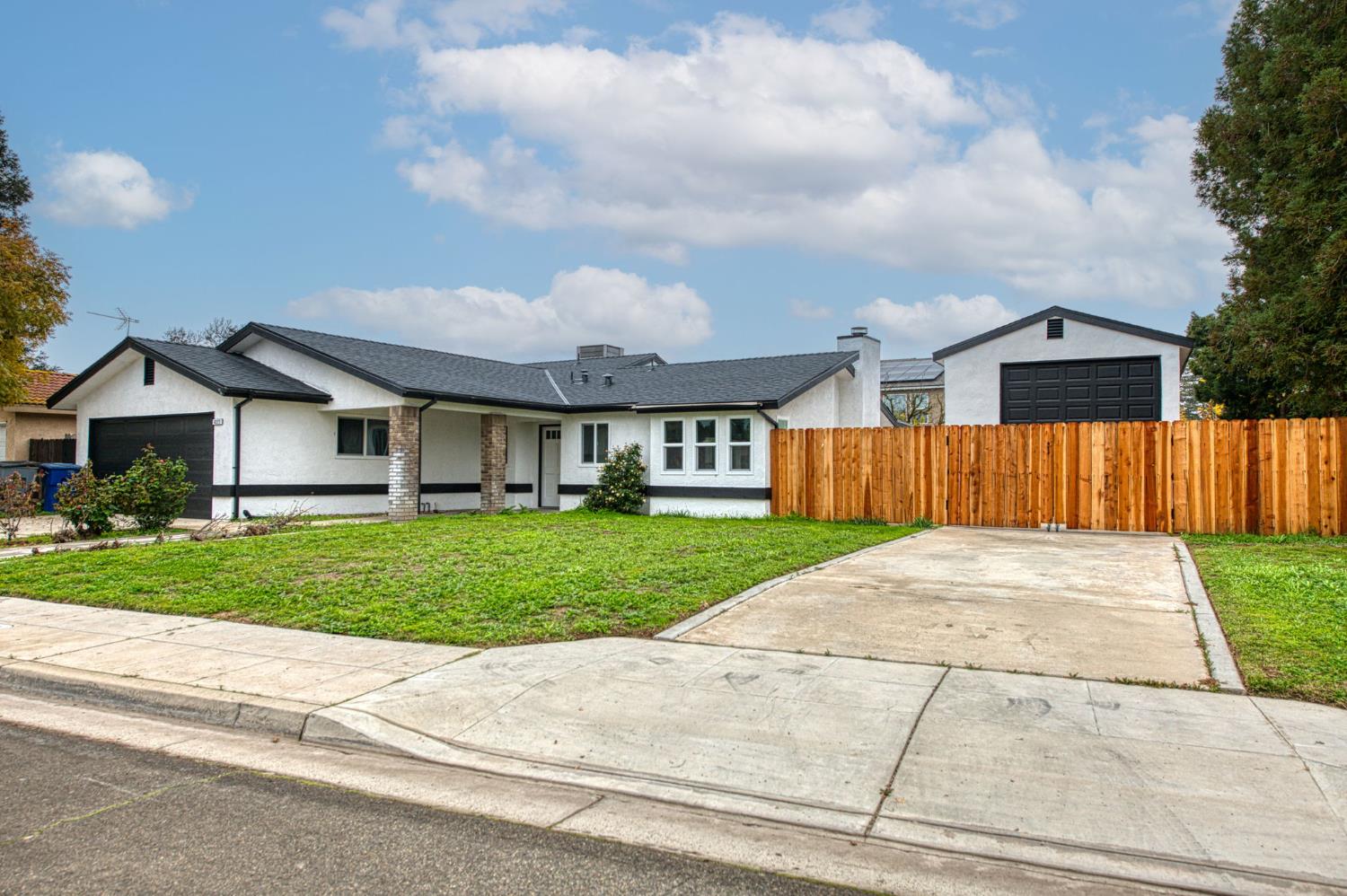 6377 N Genoa Ave, Fresno, CA 93722