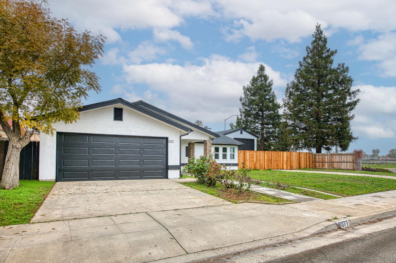 6377 N Genoa Ave, Fresno, CA 93722