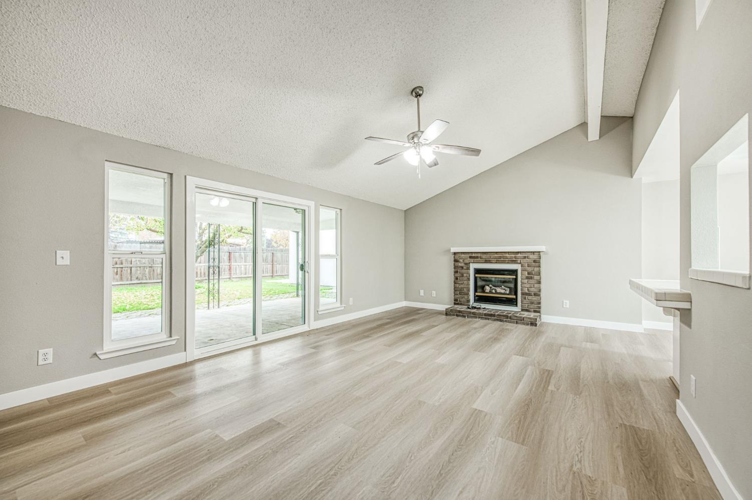 6377 N Genoa Ave, Fresno, CA 93722