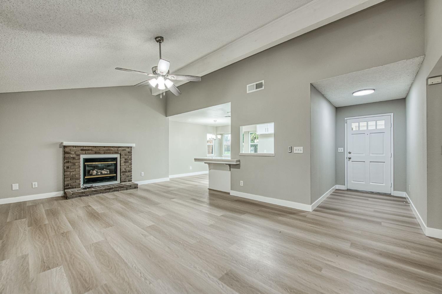 6377 N Genoa Ave, Fresno, CA 93722