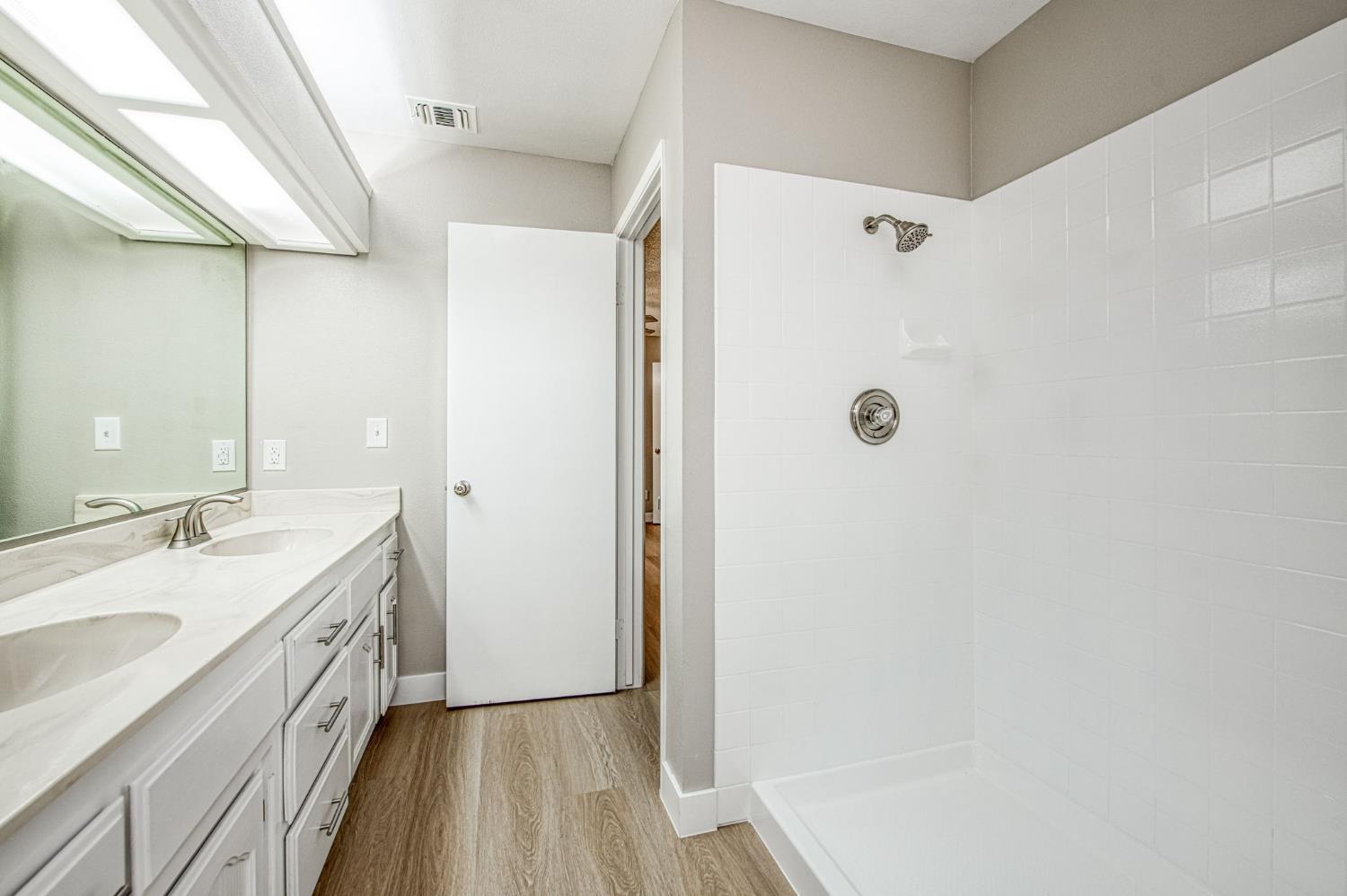 6377 N Genoa Ave, Fresno, CA 93722