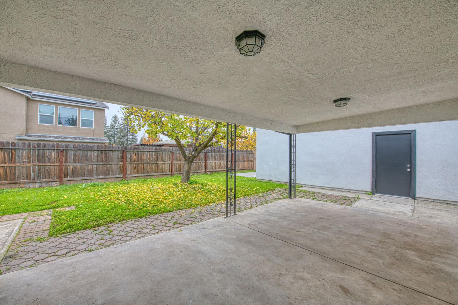 6377 N Genoa Ave, Fresno, CA 93722