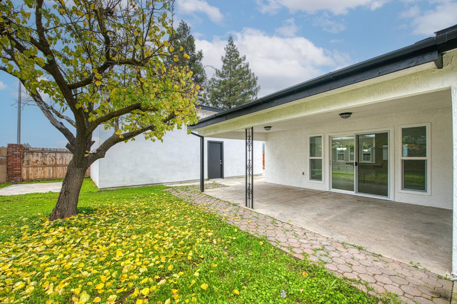 6377 N Genoa Ave, Fresno, CA 93722