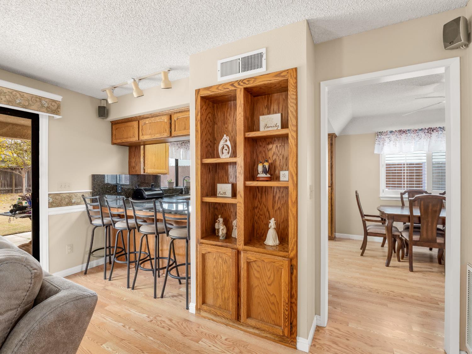 9322 N Jackson Ave, Fresno, CA 93720