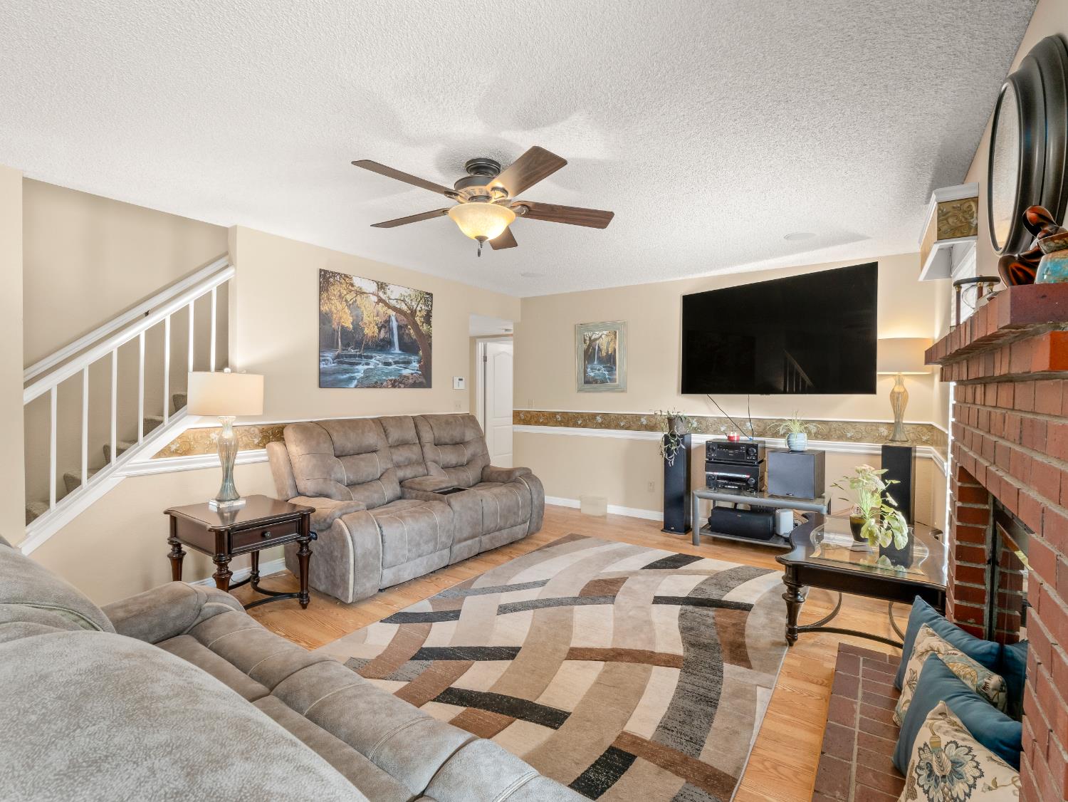 9322 N Jackson Ave, Fresno, CA 93720