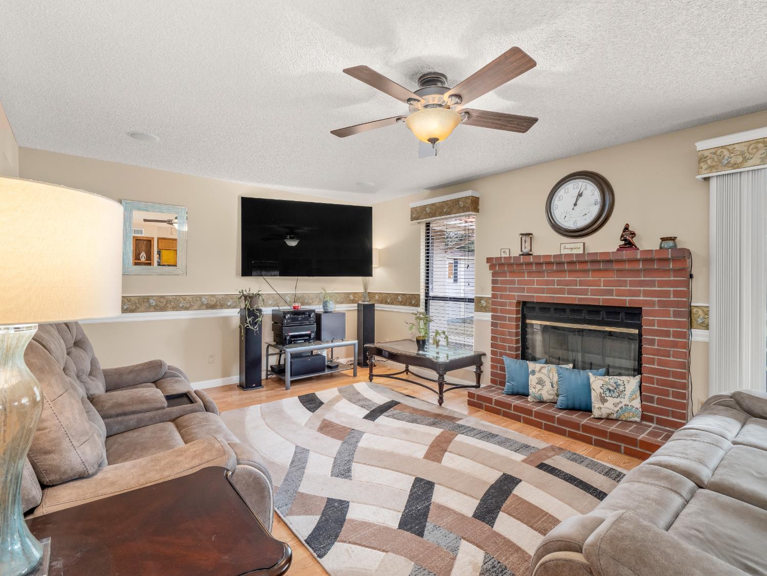 9322 N Jackson Ave, Fresno, CA 93720