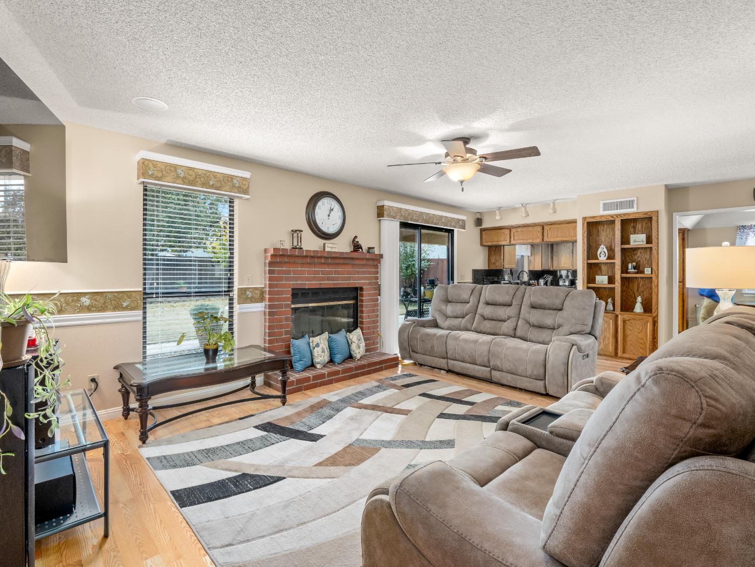 9322 N Jackson Ave, Fresno, CA 93720