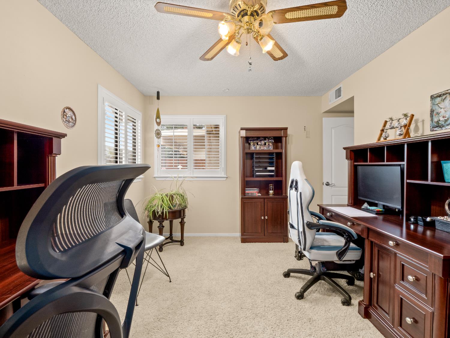 9322 N Jackson Ave, Fresno, CA 93720