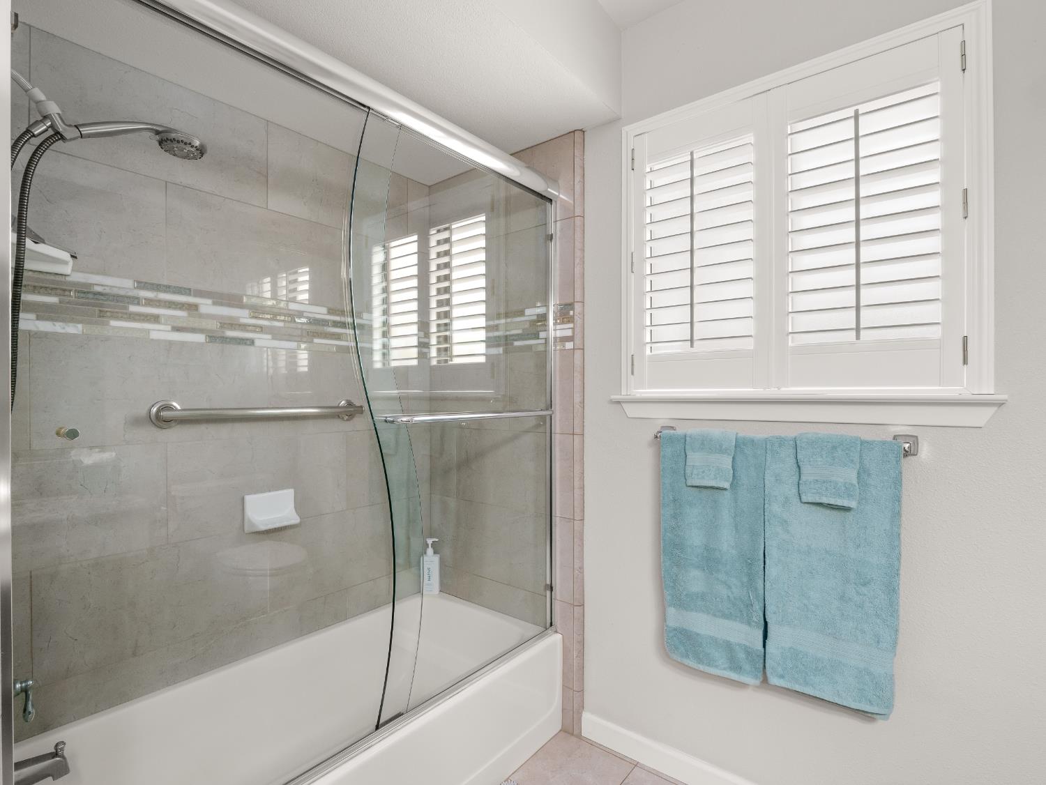 9322 N Jackson Ave, Fresno, CA 93720