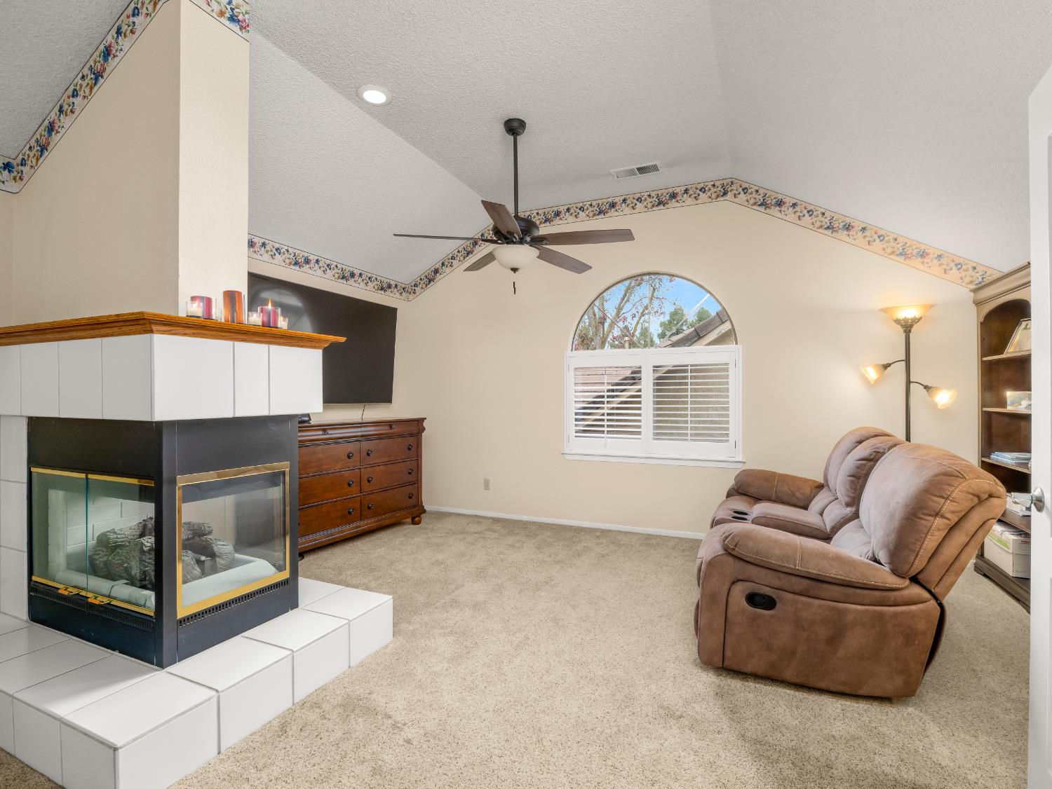 9322 N Jackson Ave, Fresno, CA 93720