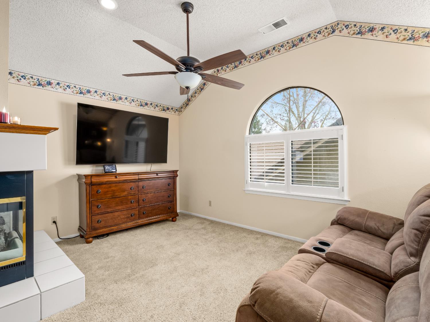 9322 N Jackson Ave, Fresno, CA 93720