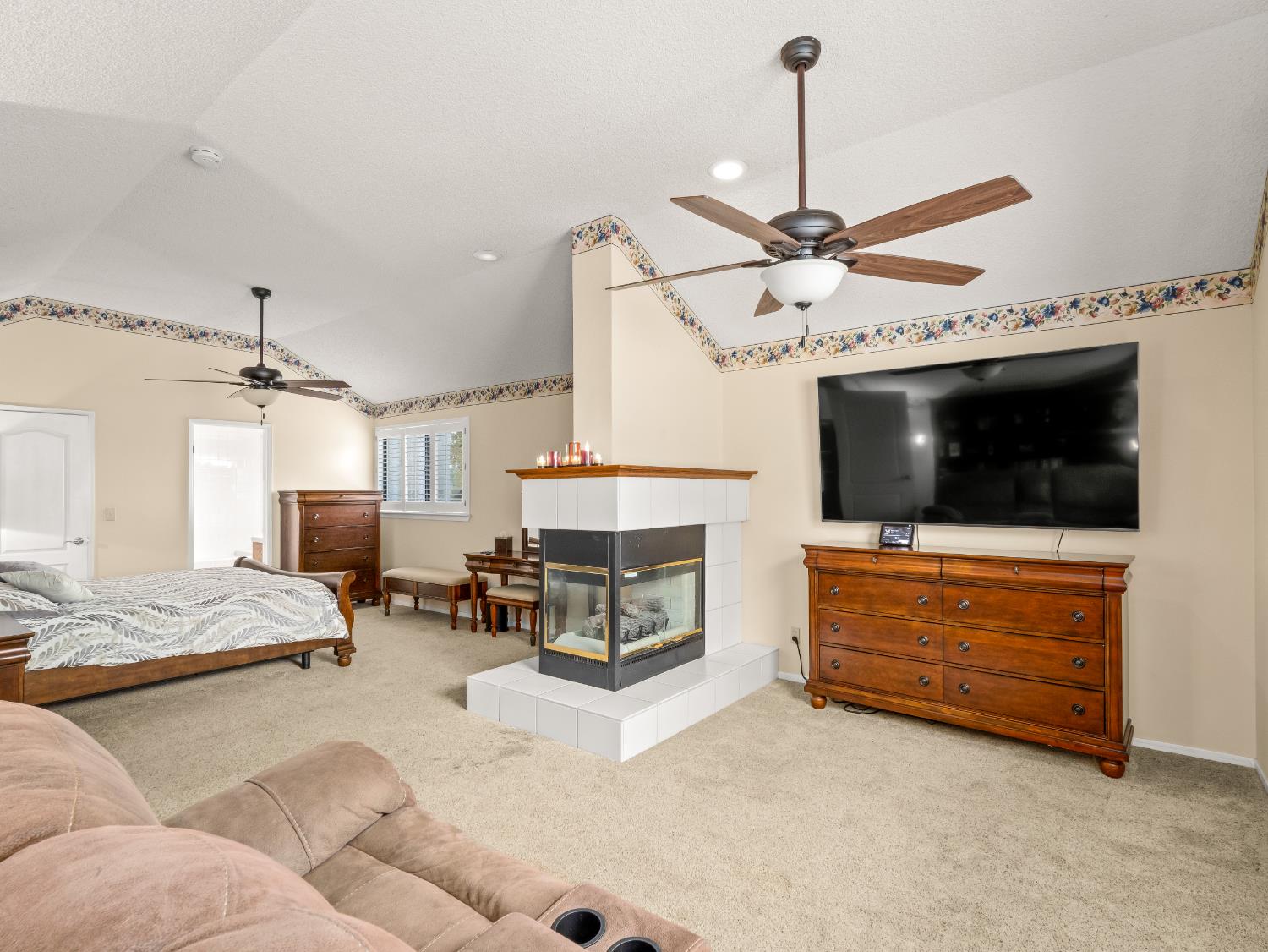 9322 N Jackson Ave, Fresno, CA 93720