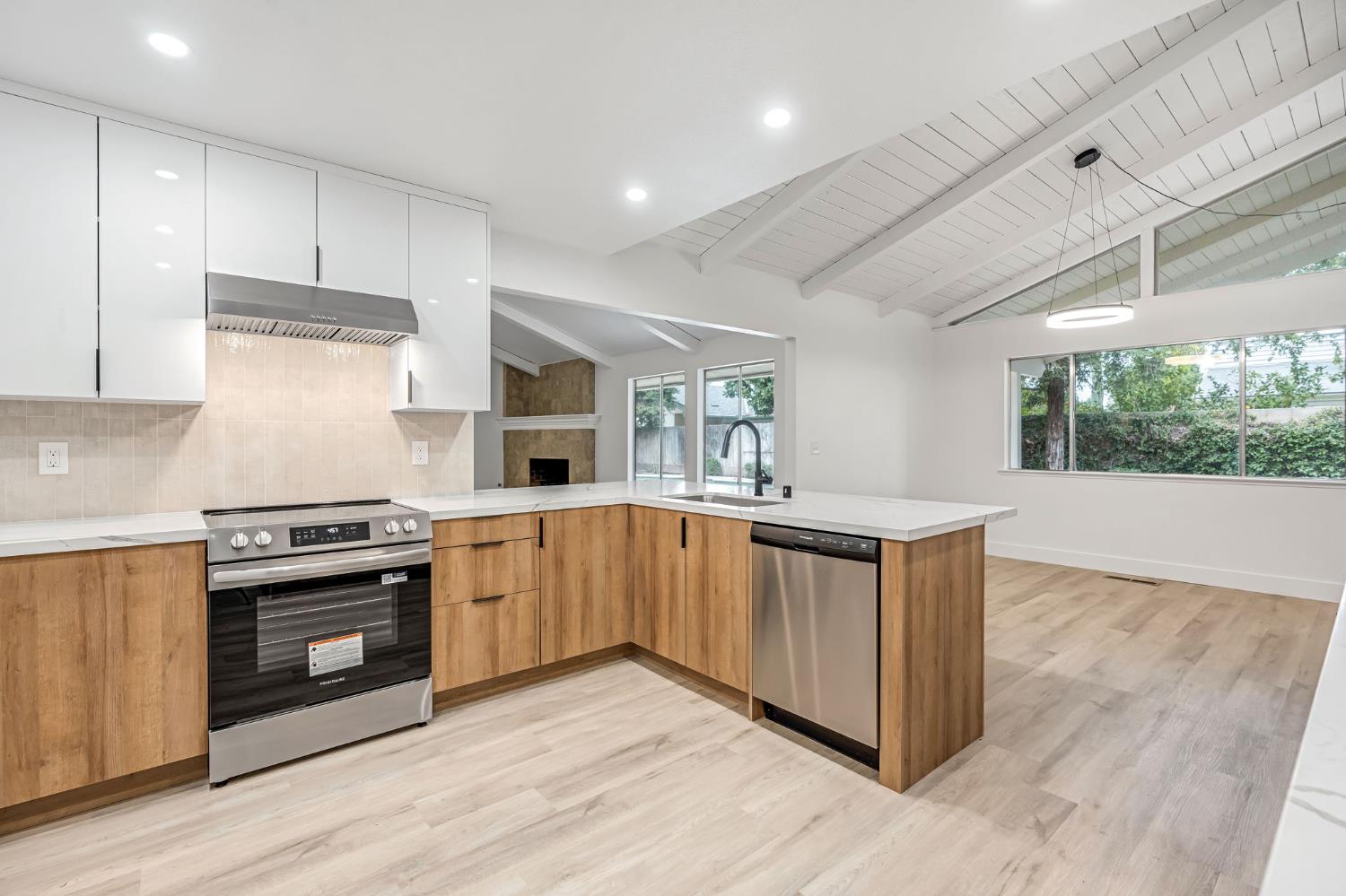 2740 W San Madele Ave, Fresno, CA 93711