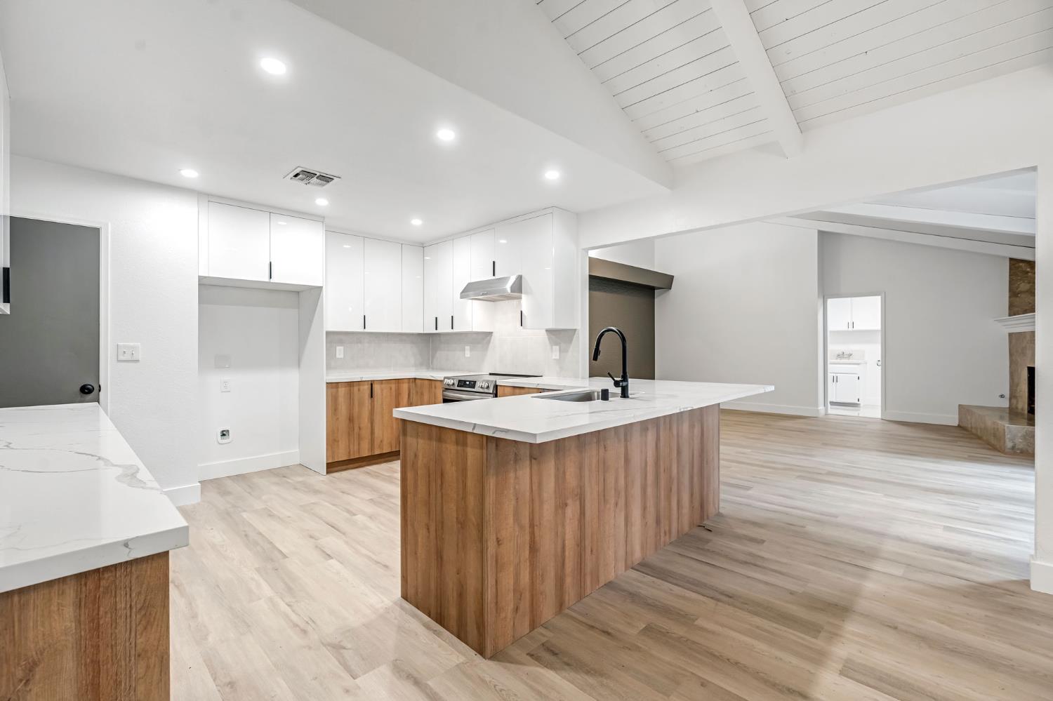 2740 W San Madele Ave, Fresno, CA 93711