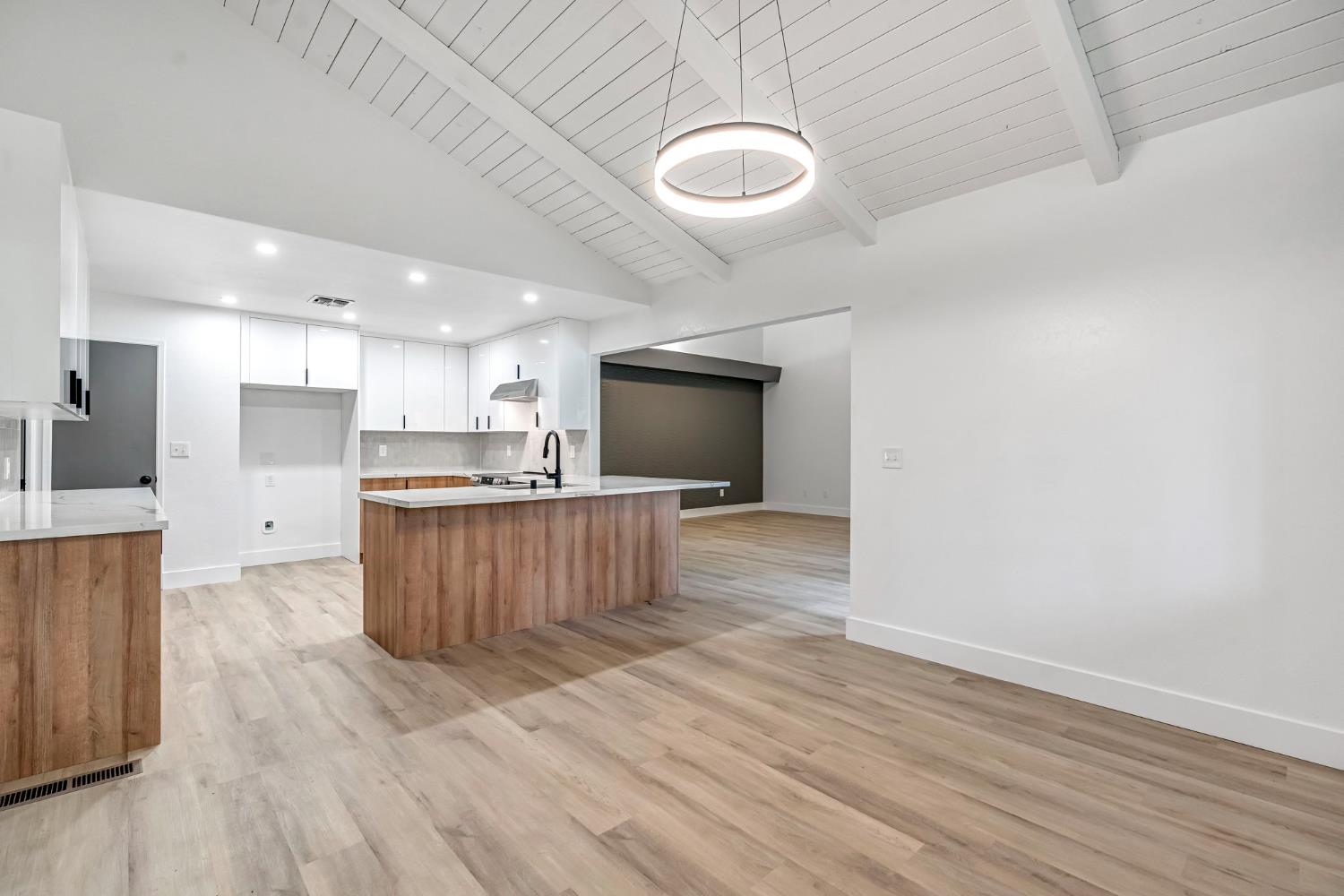 2740 W San Madele Ave, Fresno, CA 93711