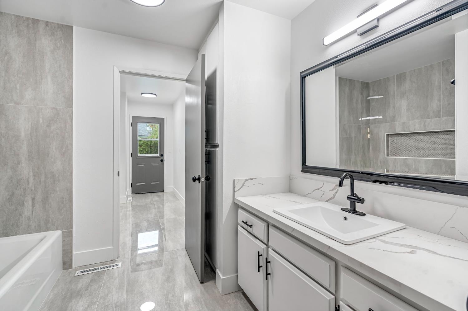 2740 W San Madele Ave, Fresno, CA 93711