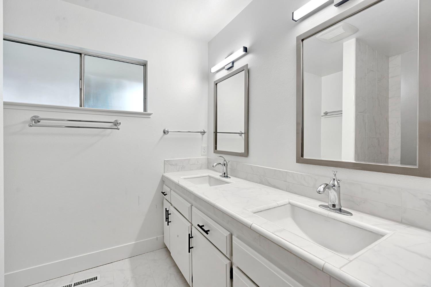 2740 W San Madele Ave, Fresno, CA 93711