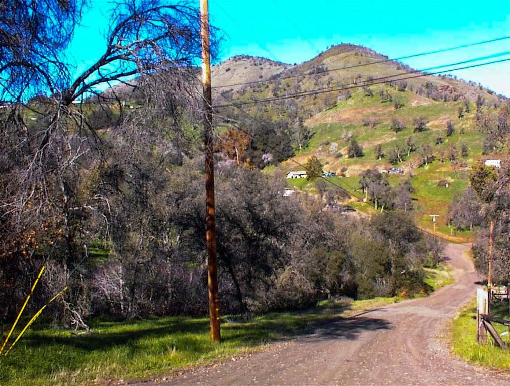 82 Erwin Ln, Yokuts Valley, CA 93675