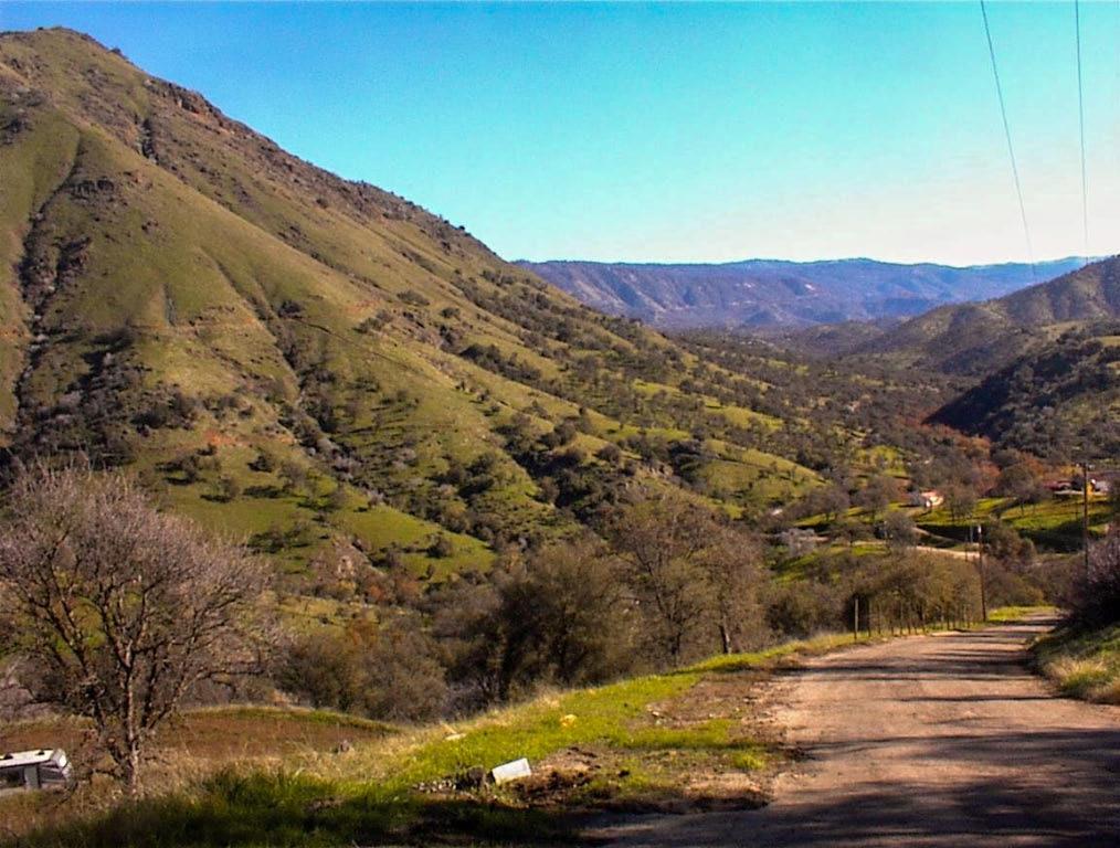 82 Erwin Ln, Yokuts Valley, CA 93675