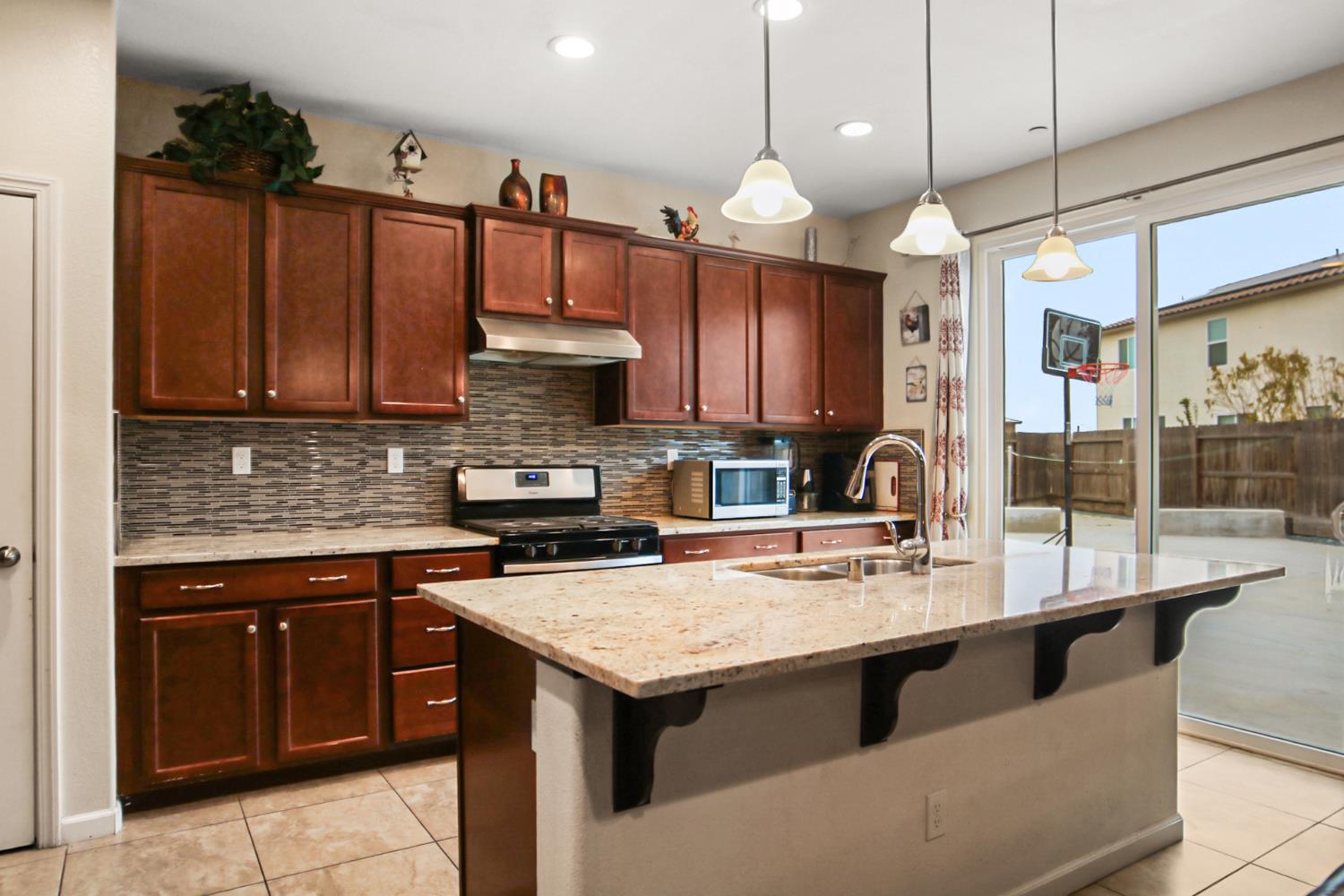 6631 W Fallon Ave, Fresno, CA 93722