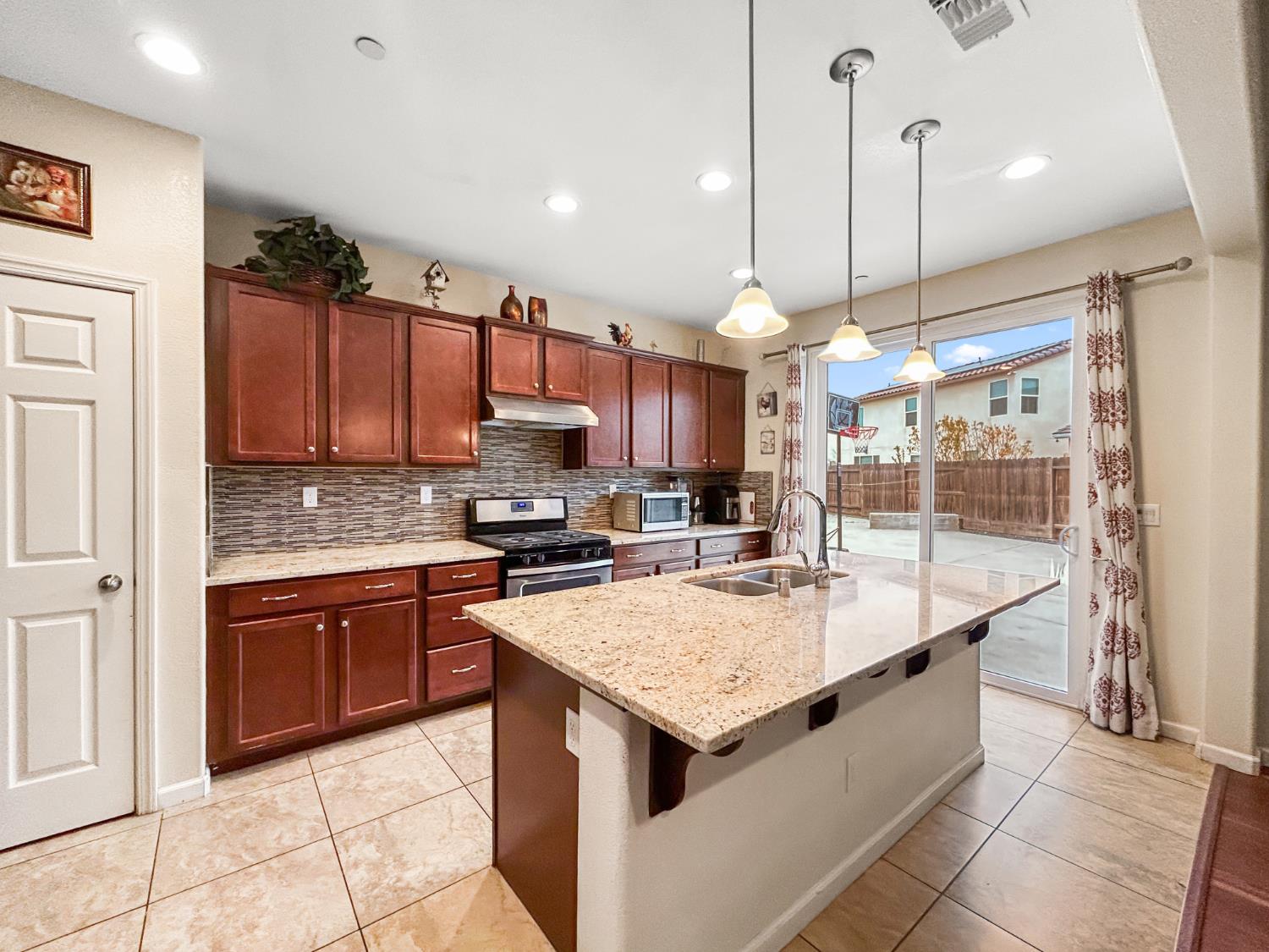 6631 W Fallon Ave, Fresno, CA 93722