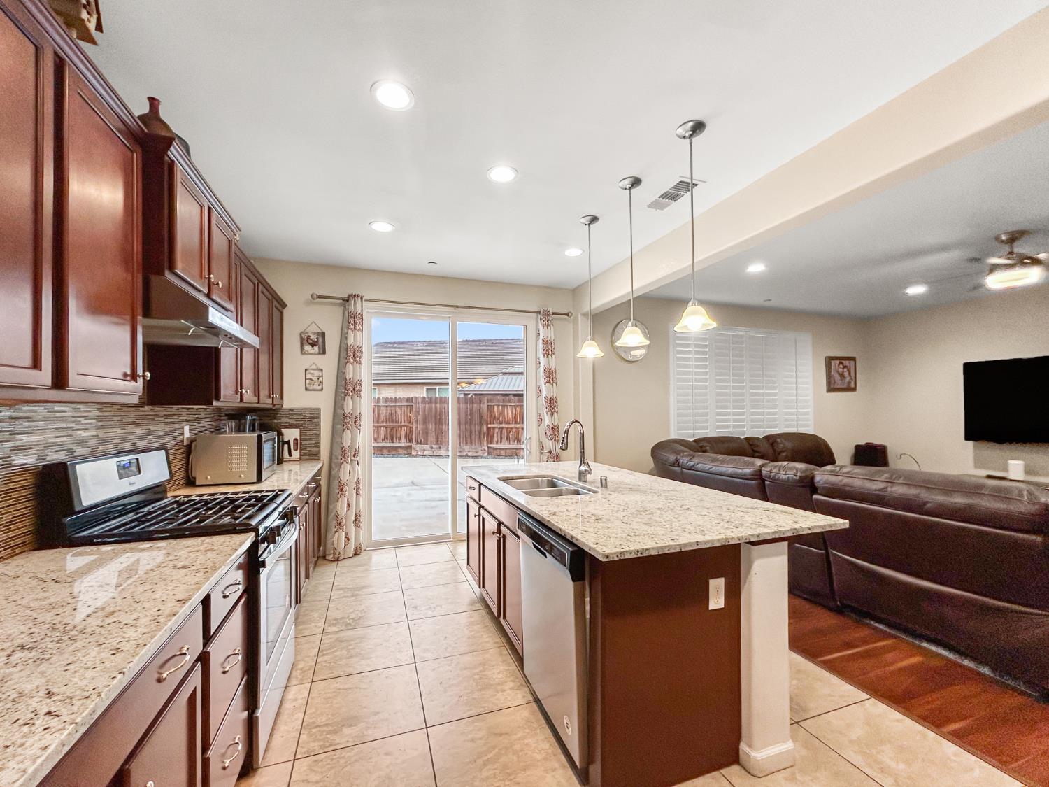 6631 W Fallon Ave, Fresno, CA 93722