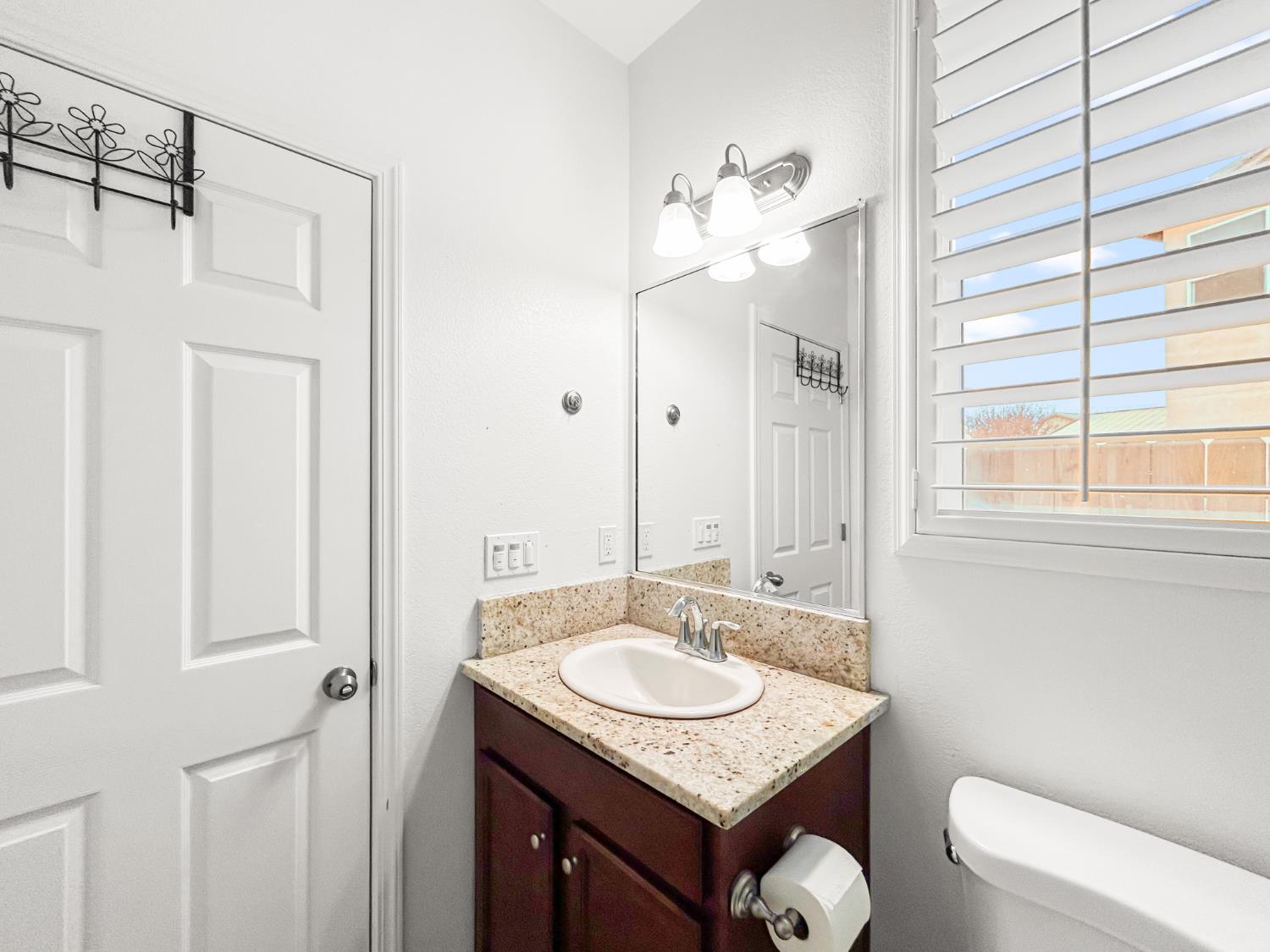 6631 W Fallon Ave, Fresno, CA 93722