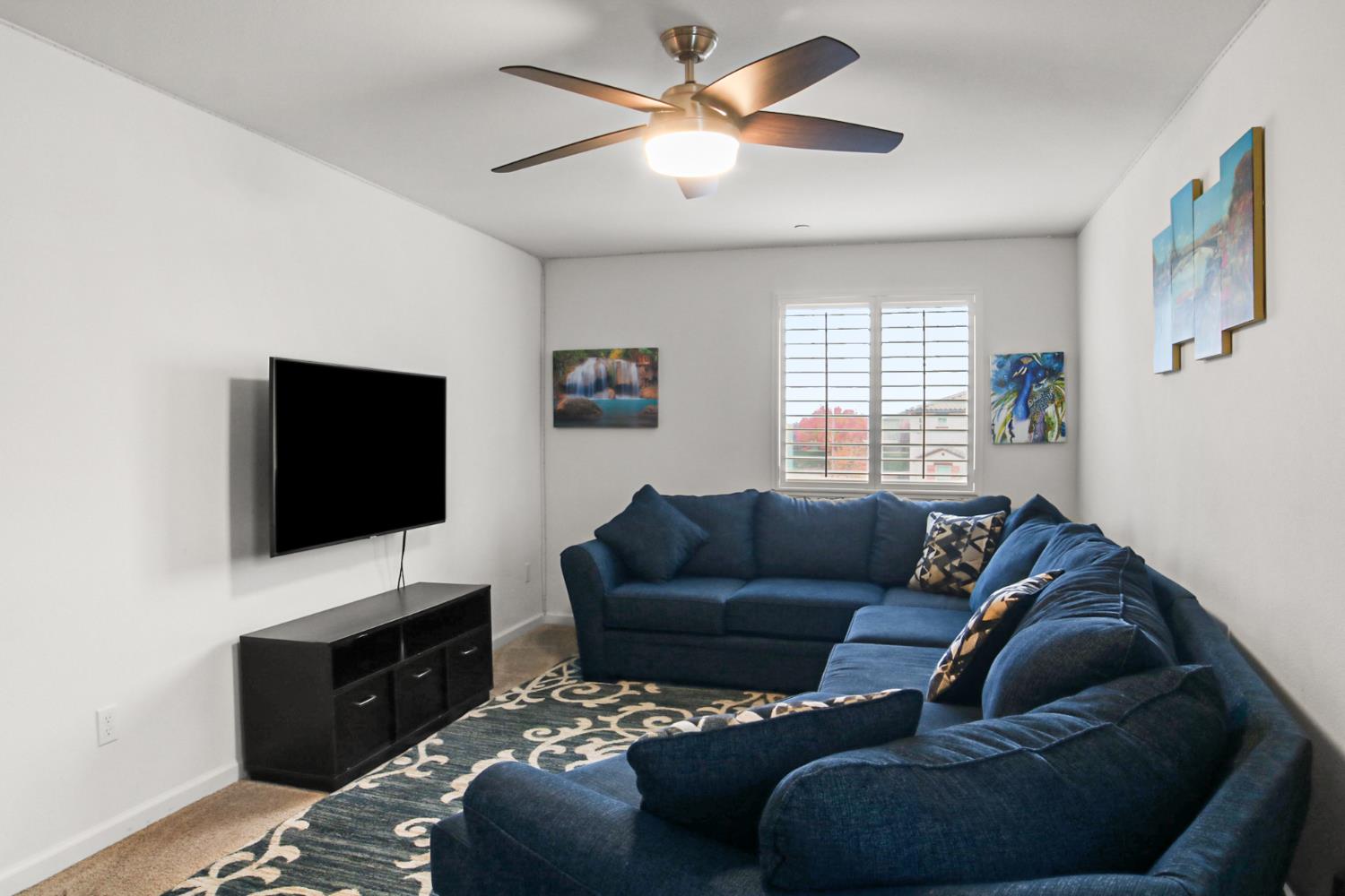 6631 W Fallon Ave, Fresno, CA 93722