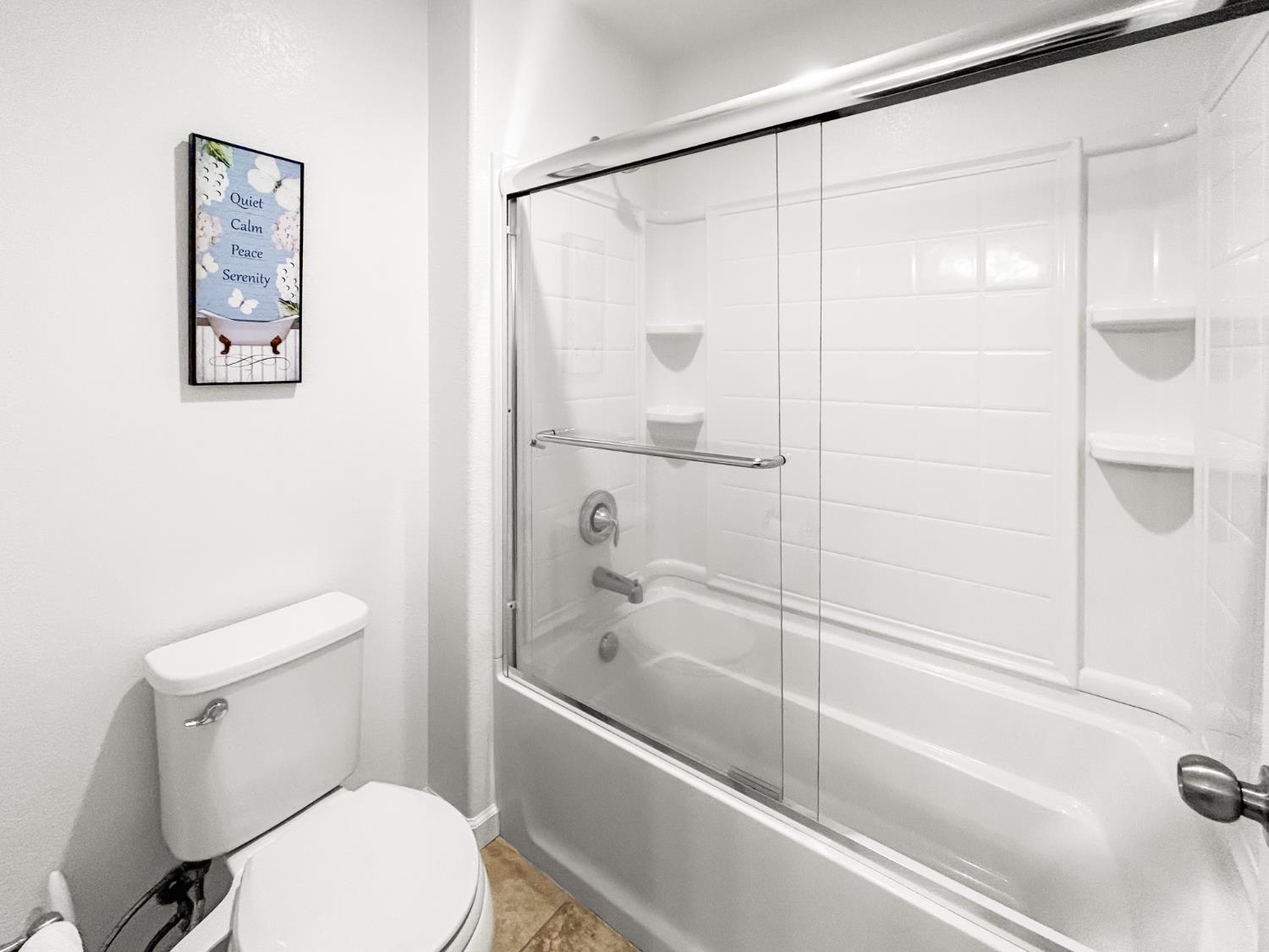 6631 W Fallon Ave, Fresno, CA 93722